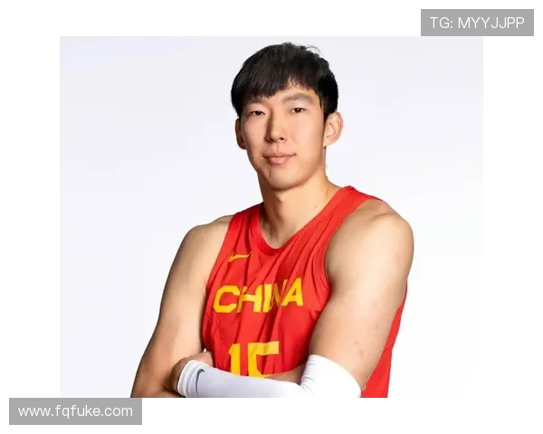 媒体人分析周琦单打风格对球队进攻流畅性的影响与战术调整建议